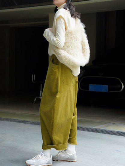 Effortlessly Elegant Pants with a Timeless Design