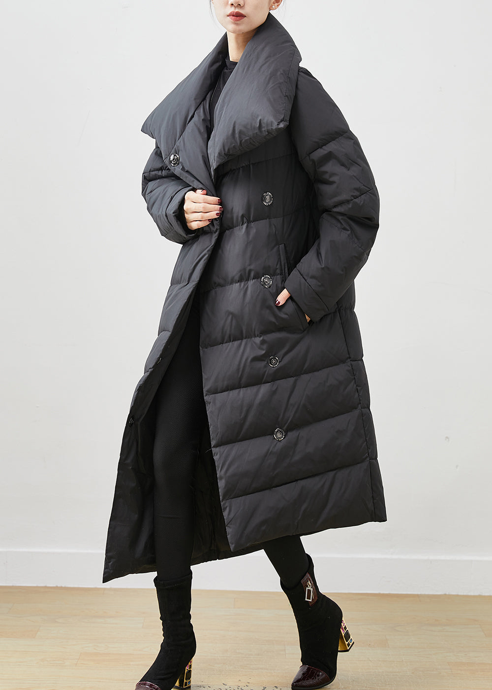 Well Tailored Coat with a Graceful Silhouette