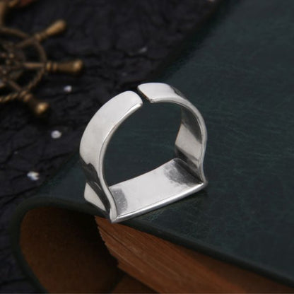 Effortlessly Elegant Garment with a Timeless Design