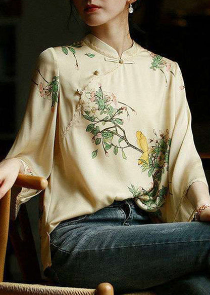 Well Tailored Top with a Graceful Silhouette