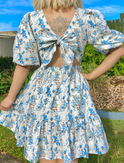 Classic Vintage Dress with a Flattering Fit