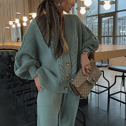 Well Tailored Cardigan with a Graceful Silhouette
