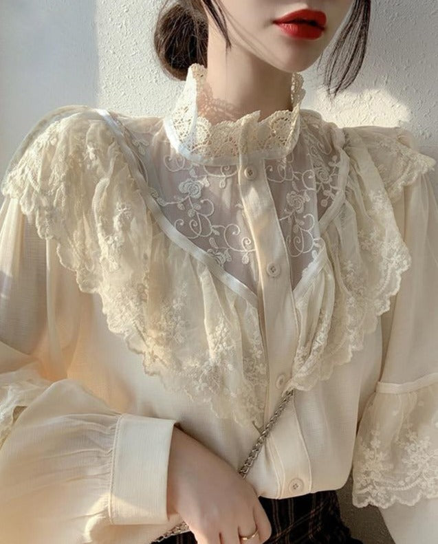Effortlessly Elegant Blouse with a Timeless Design