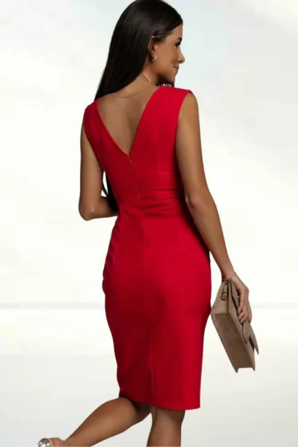 Well Tailored Dress with a Graceful Silhouette