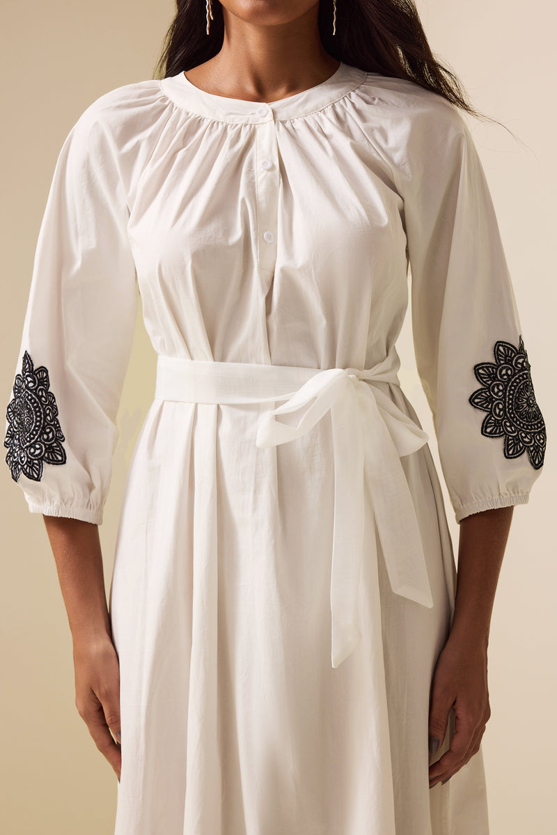 Effortlessly Elegant Dress with a Timeless Design