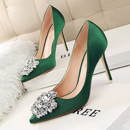 Polished Heels with an Effortless Classic Look