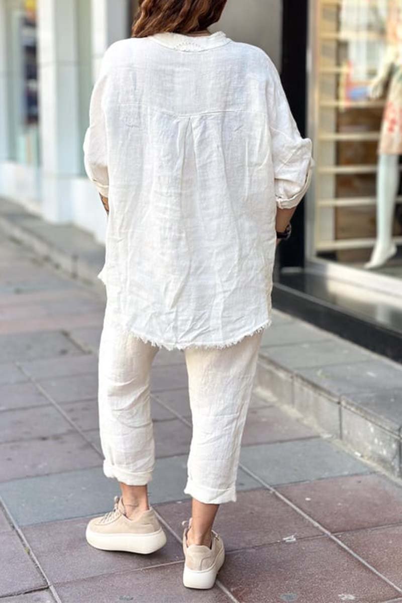 Effortlessly Elegant Pants with a Timeless Design
