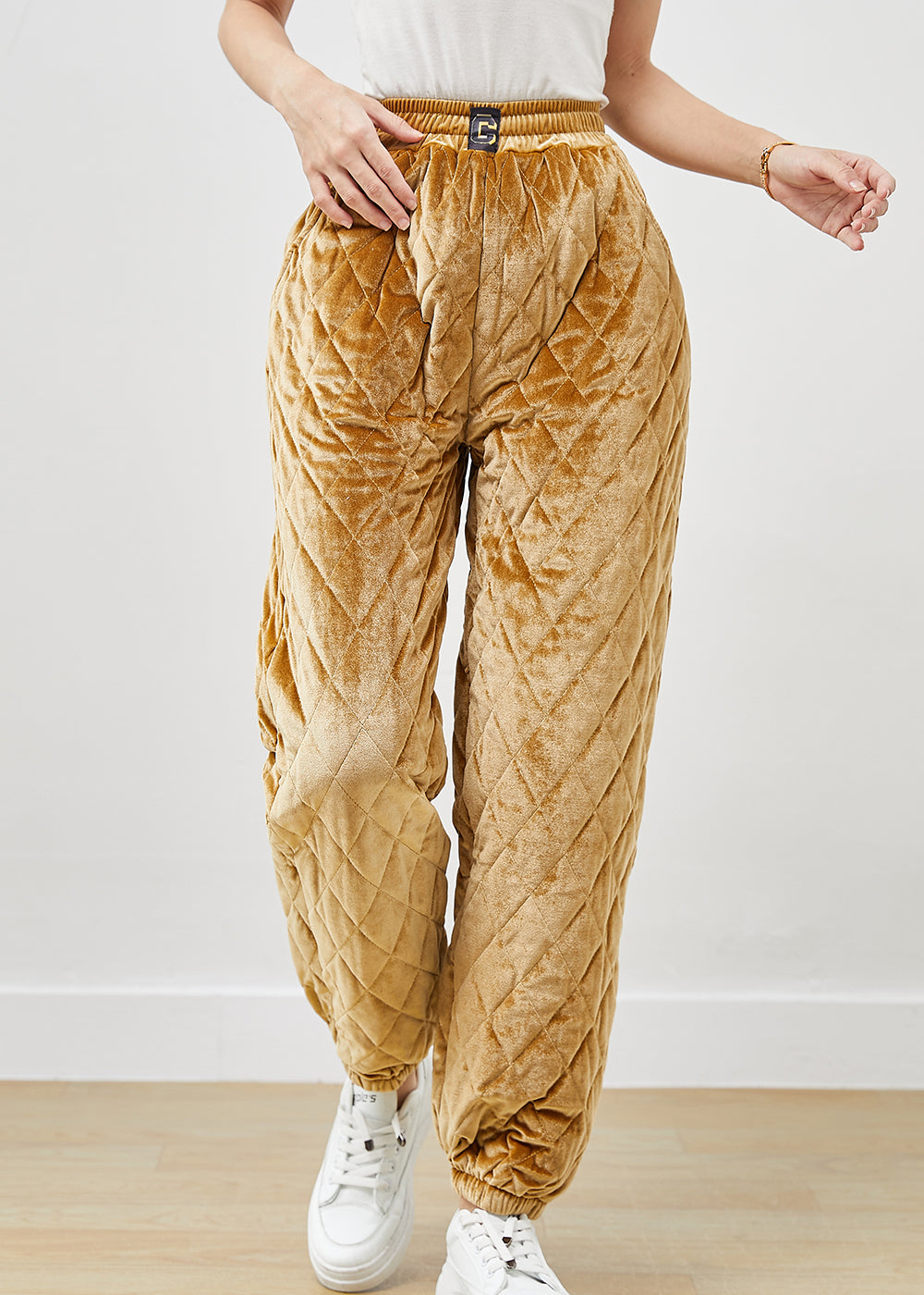 Well Tailored Pants with a Graceful Silhouette