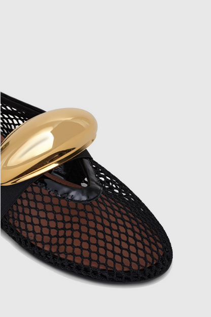 Beautifully Finished Garment in a Timeless Design