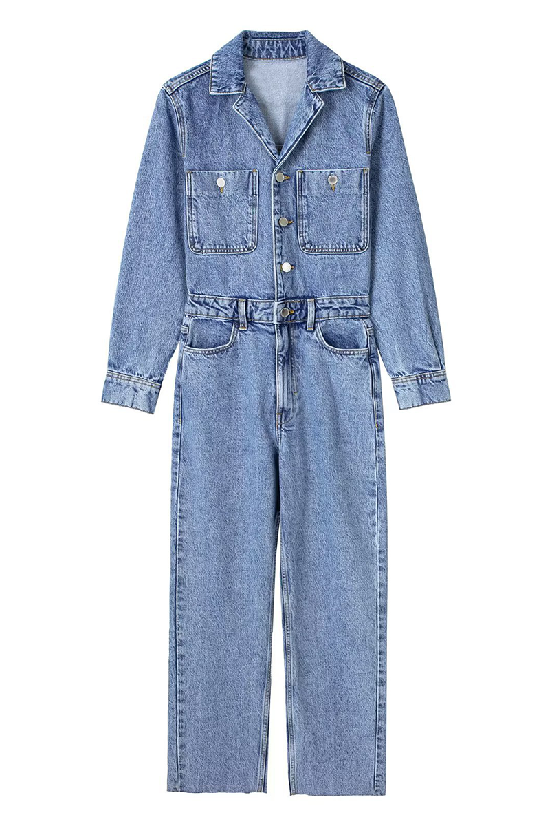 Well Tailored Garment with a Graceful Silhouette
