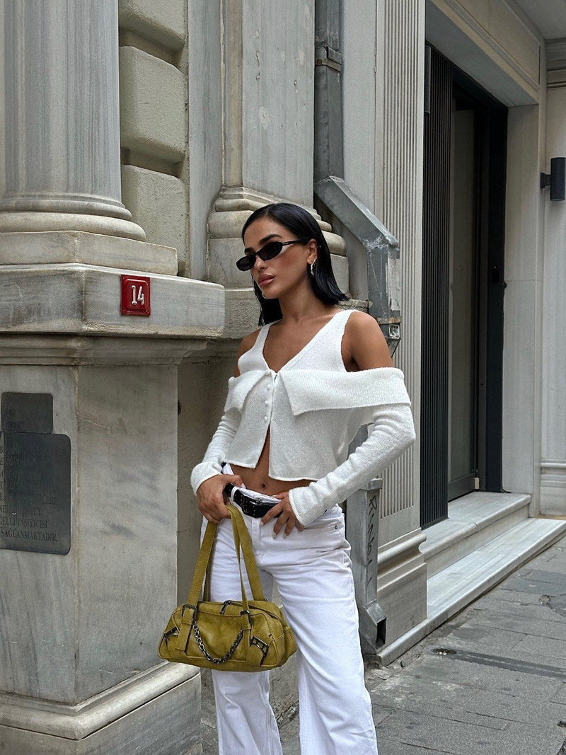 Beautifully Finished Top in a Timeless Design