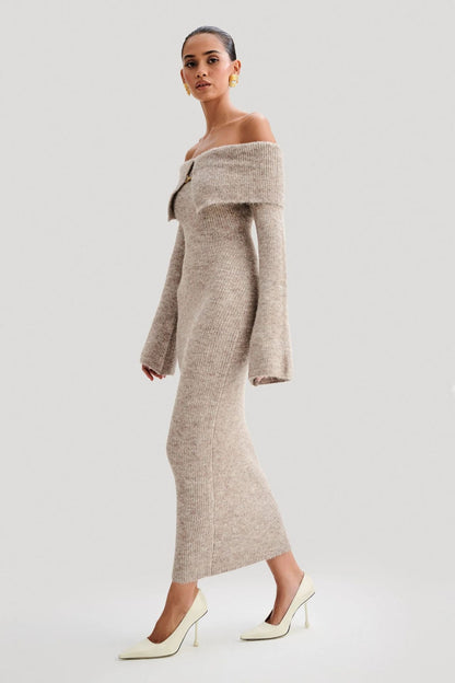Well Tailored Sweater with a Graceful Silhouette