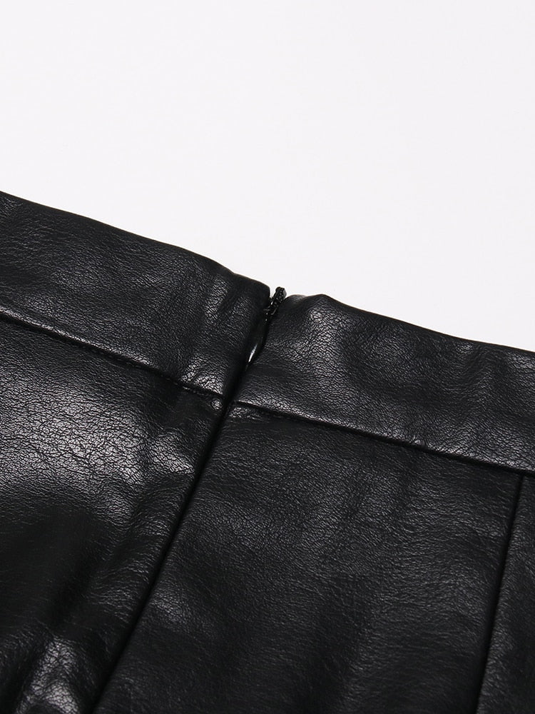 Effortlessly Elegant Garment with a Timeless Design