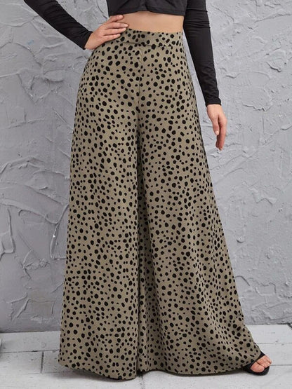 Effortlessly Elegant Pants with a Timeless Design