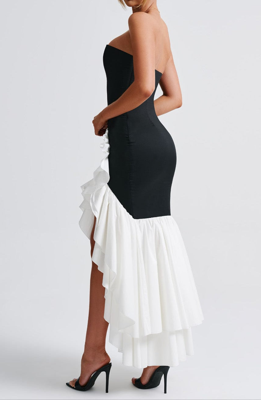 Gracefully Styled Dress for Any Occasion