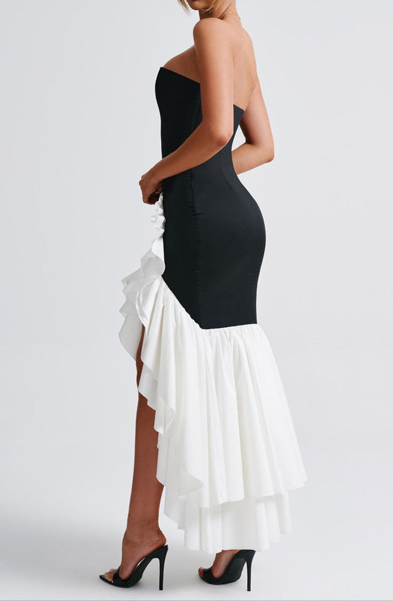 Gracefully Styled Dress for Any Occasion