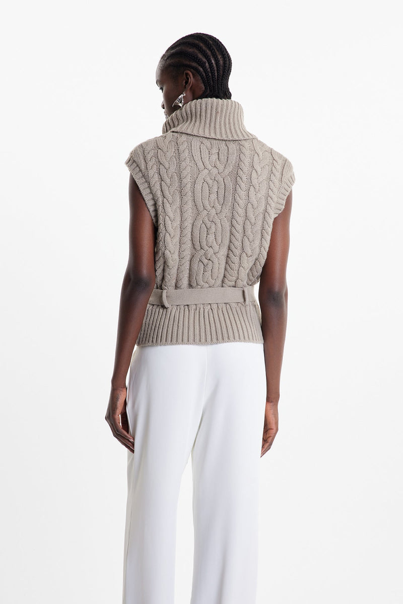 Beautifully Finished Top in a Timeless Design
