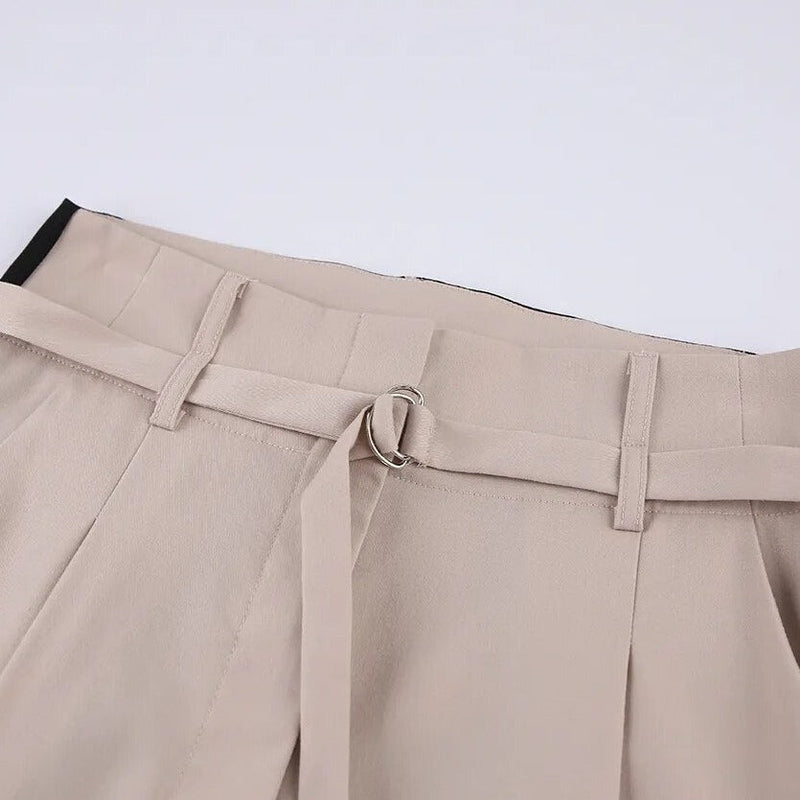 Well Tailored Pants with a Graceful Silhouette