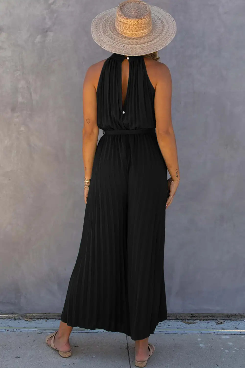 Sophisticated Garment with a Clean Classic Look