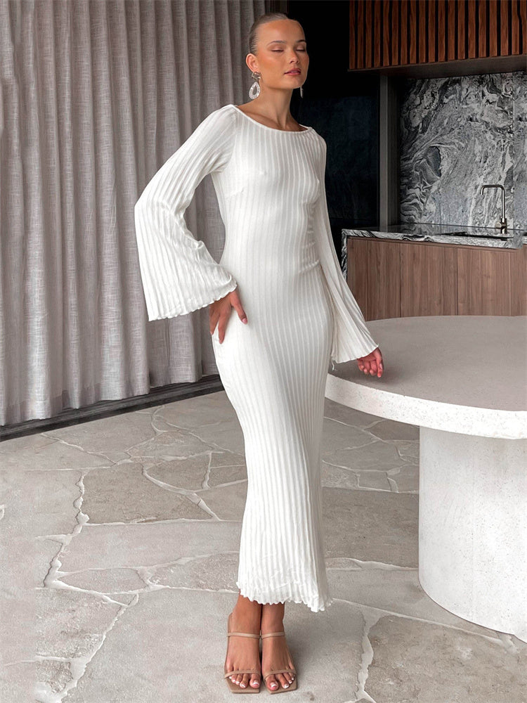 Well Tailored Dress with a Graceful Silhouette