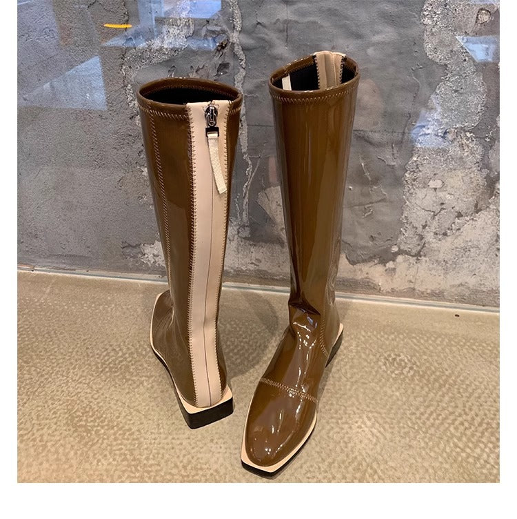 Effortlessly Elegant Boots with a Timeless Design
