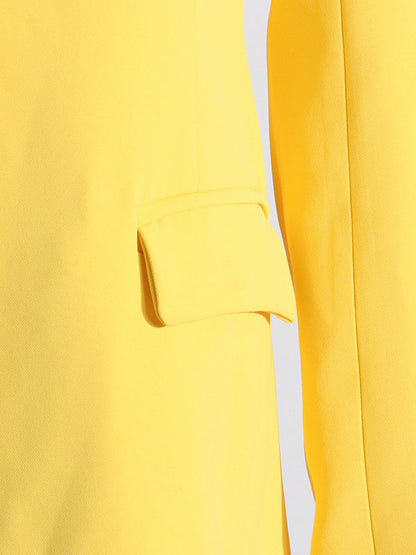 Sophisticated Garment with a Clean Classic Look