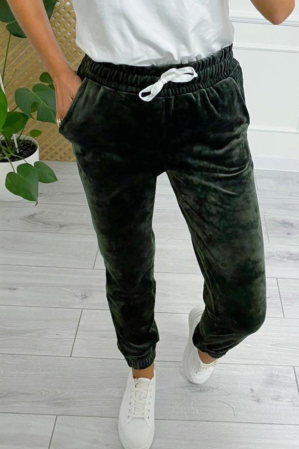 Well Tailored Pants with a Graceful Silhouette