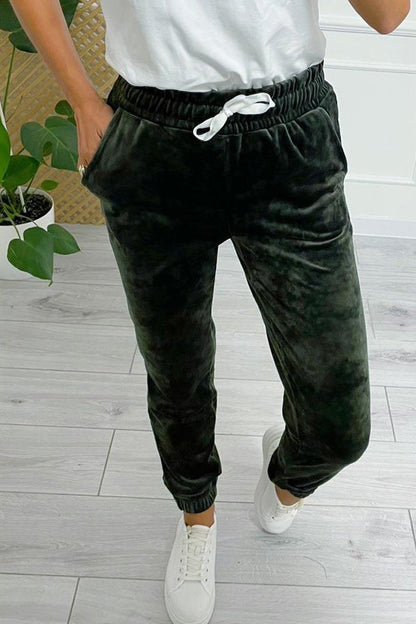 Well Tailored Pants with a Graceful Silhouette