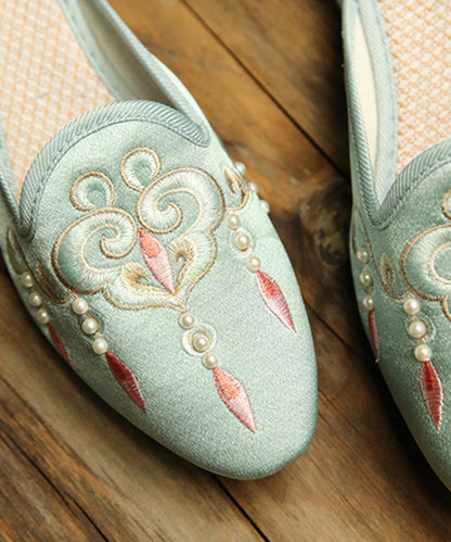 Effortlessly Elegant Sandals with a Timeless Design