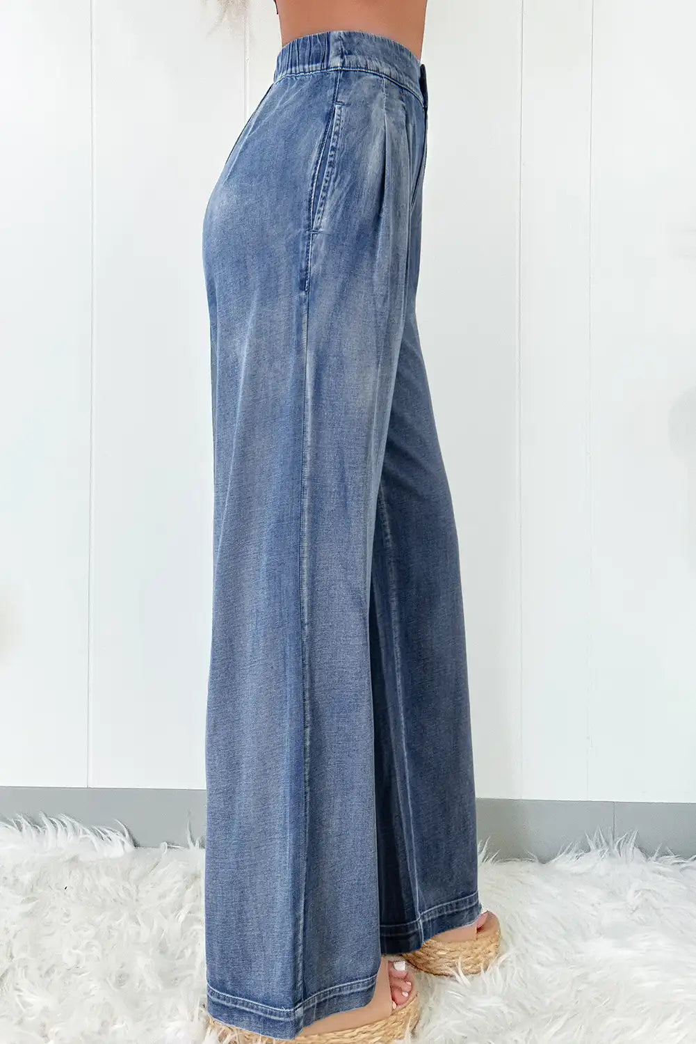 Well Tailored Garment with a Graceful Silhouette