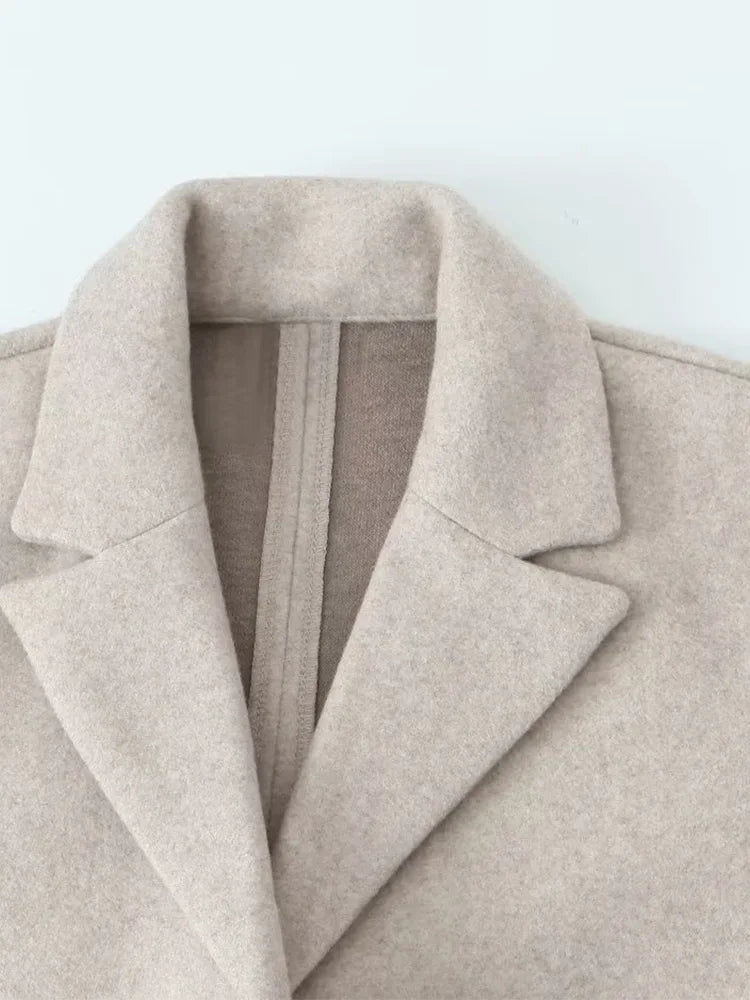 Gracefully Styled Coat for Any Occasion