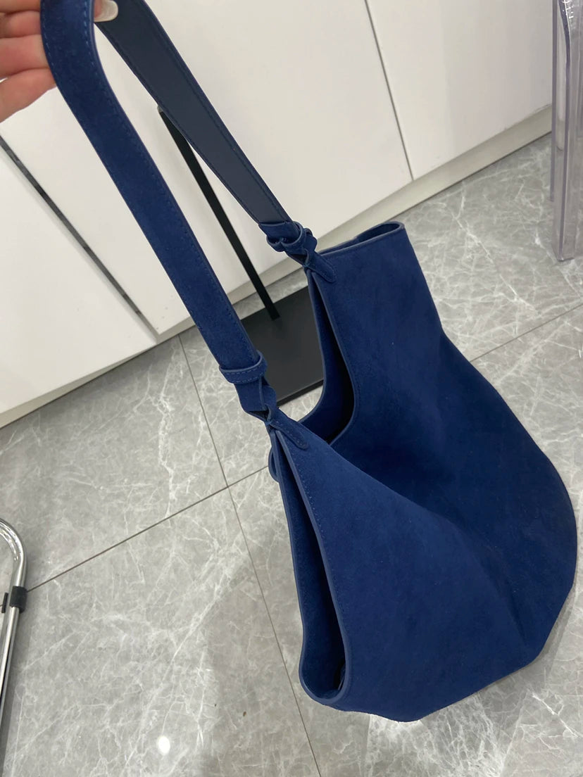 Gracefully Styled Bag for Any Occasion