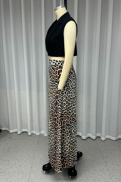 Effortlessly Elegant Garment with a Timeless Design