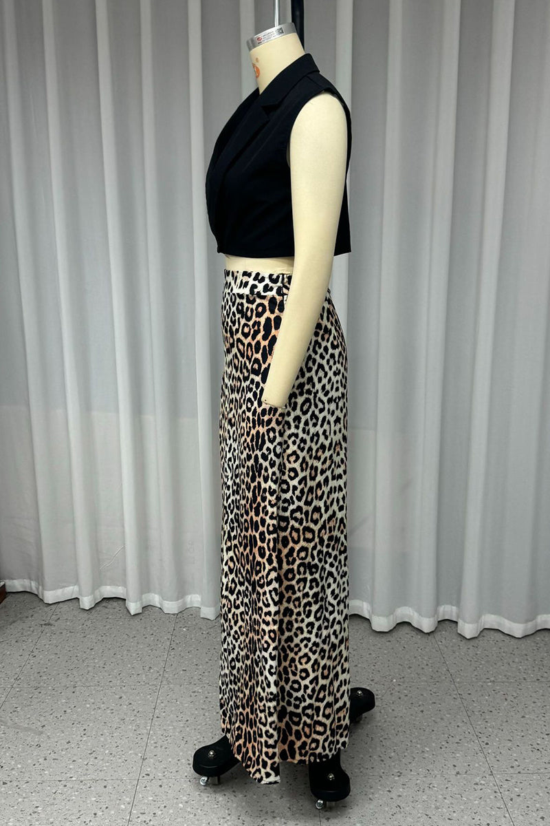 Effortlessly Elegant Garment with a Timeless Design