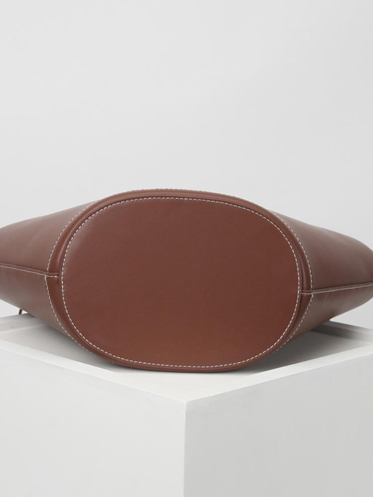 Gracefully Styled Bag for Any Occasion