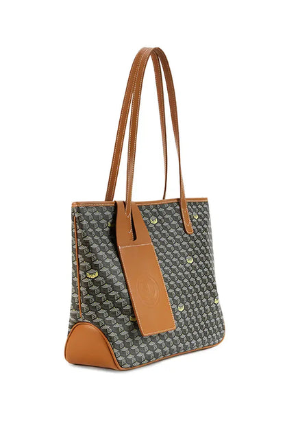 Polished Bag with an Effortless Classic Look
