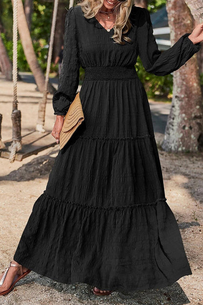 Effortlessly Elegant Dress with a Timeless Design