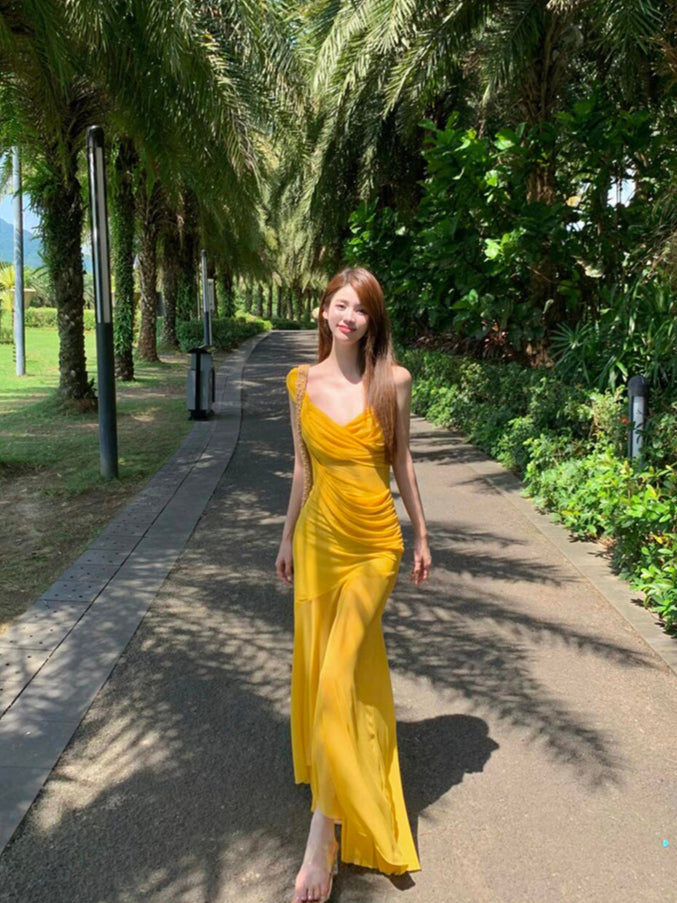 Effortlessly Elegant Dress with a Timeless Design