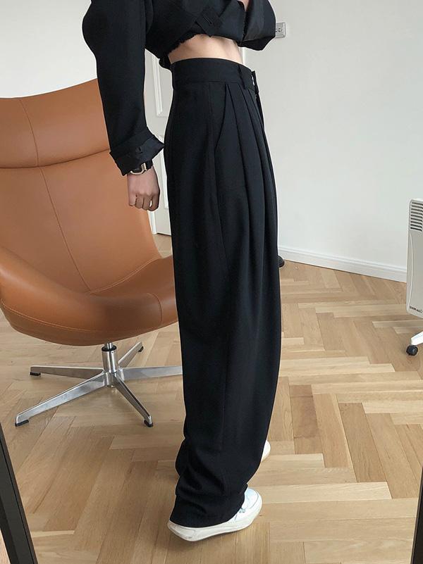Classic Vintage Pants with a Flattering Fit