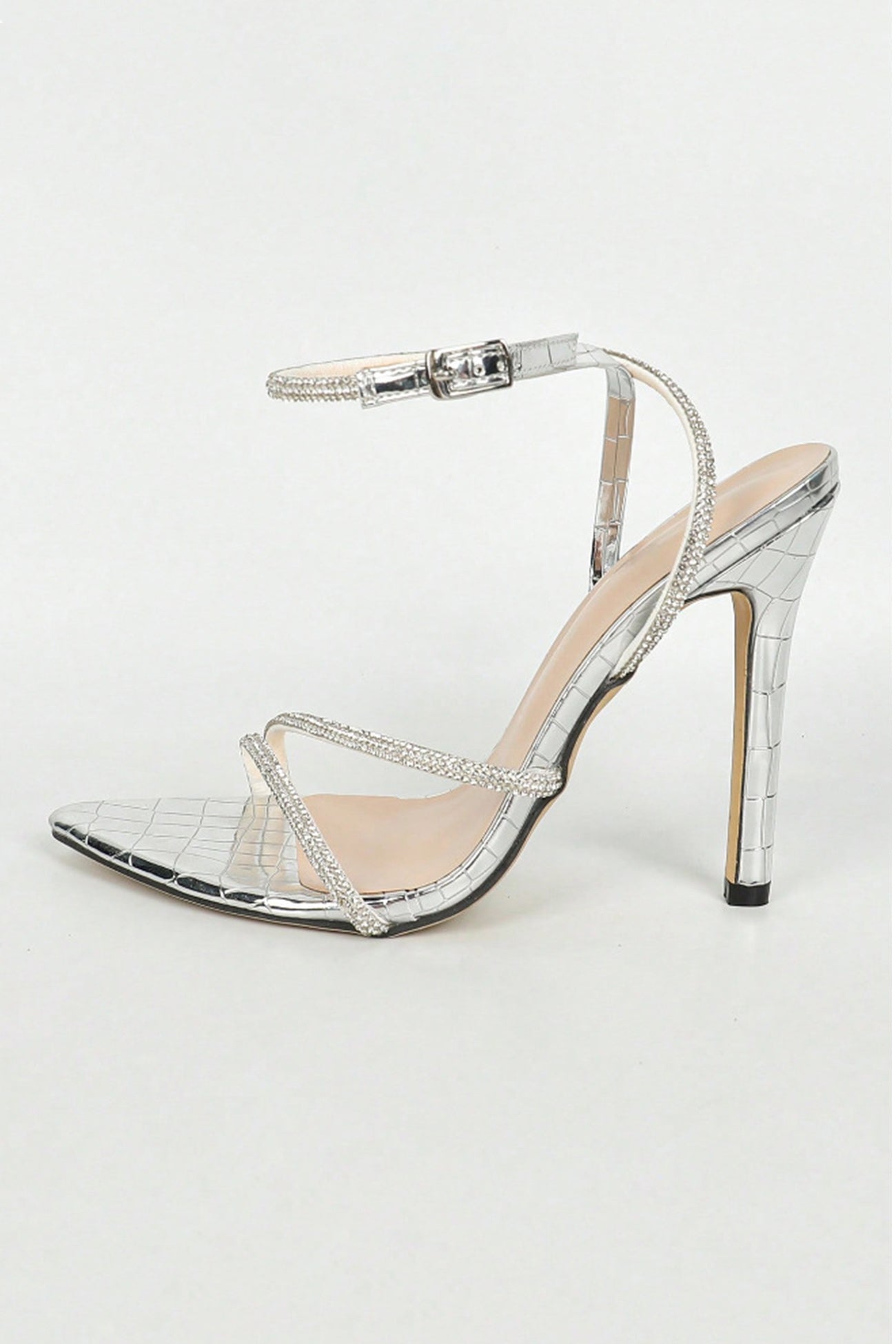 Effortlessly Elegant Heels with a Timeless Design