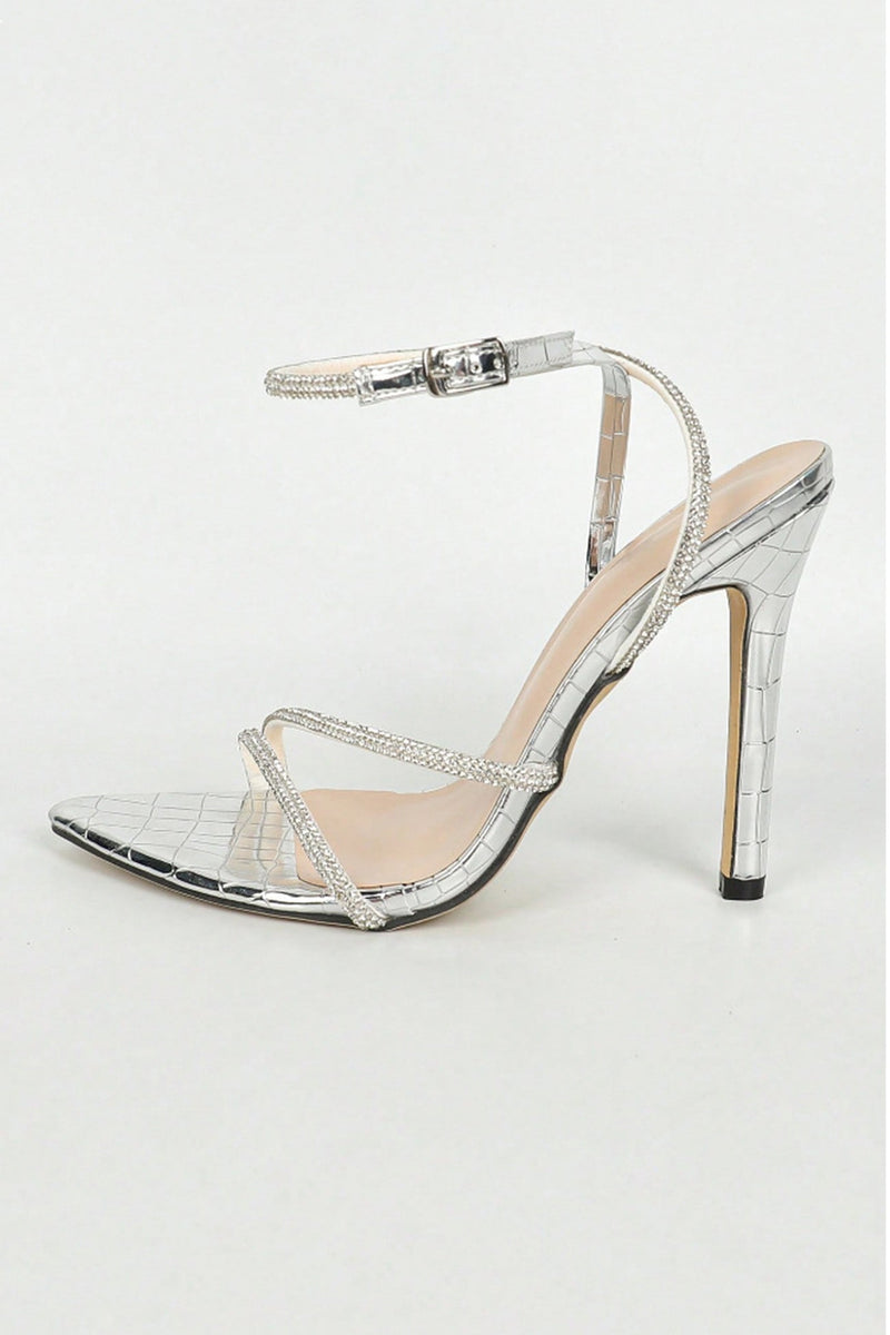 Effortlessly Elegant Heels with a Timeless Design