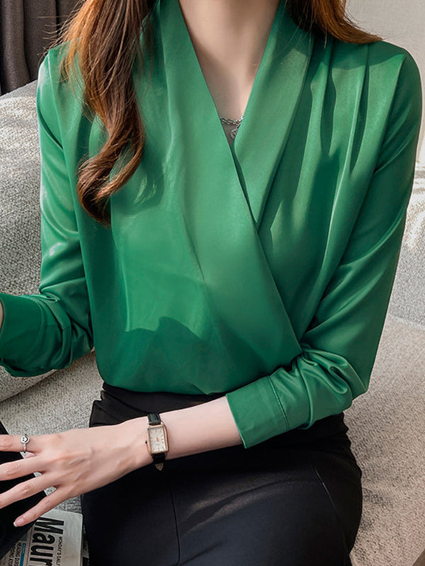 Classic Vintage Blouse with a Flattering Fit