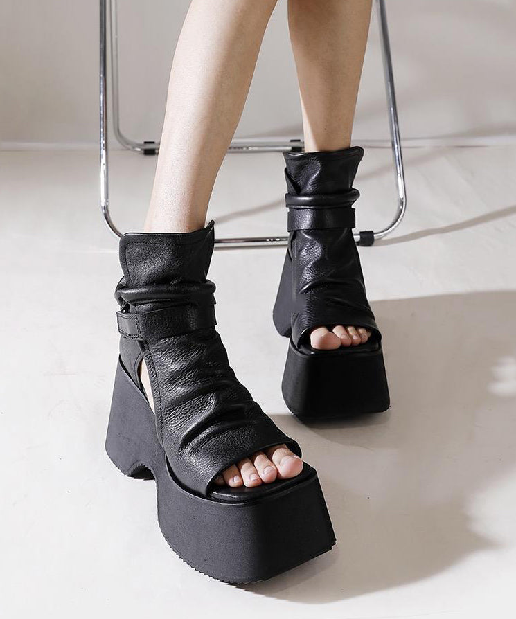 Well Tailored Sandals with a Graceful Silhouette