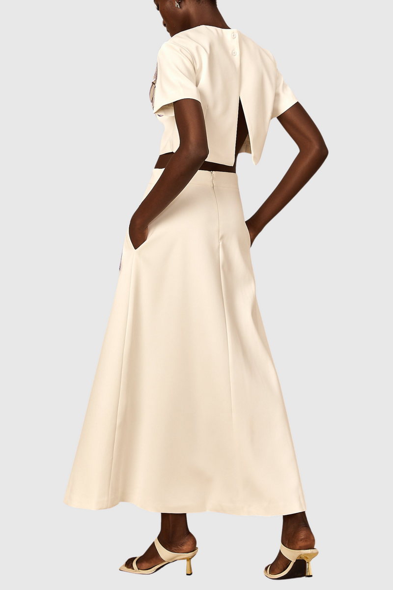 Effortlessly Elegant Garment with a Timeless Design