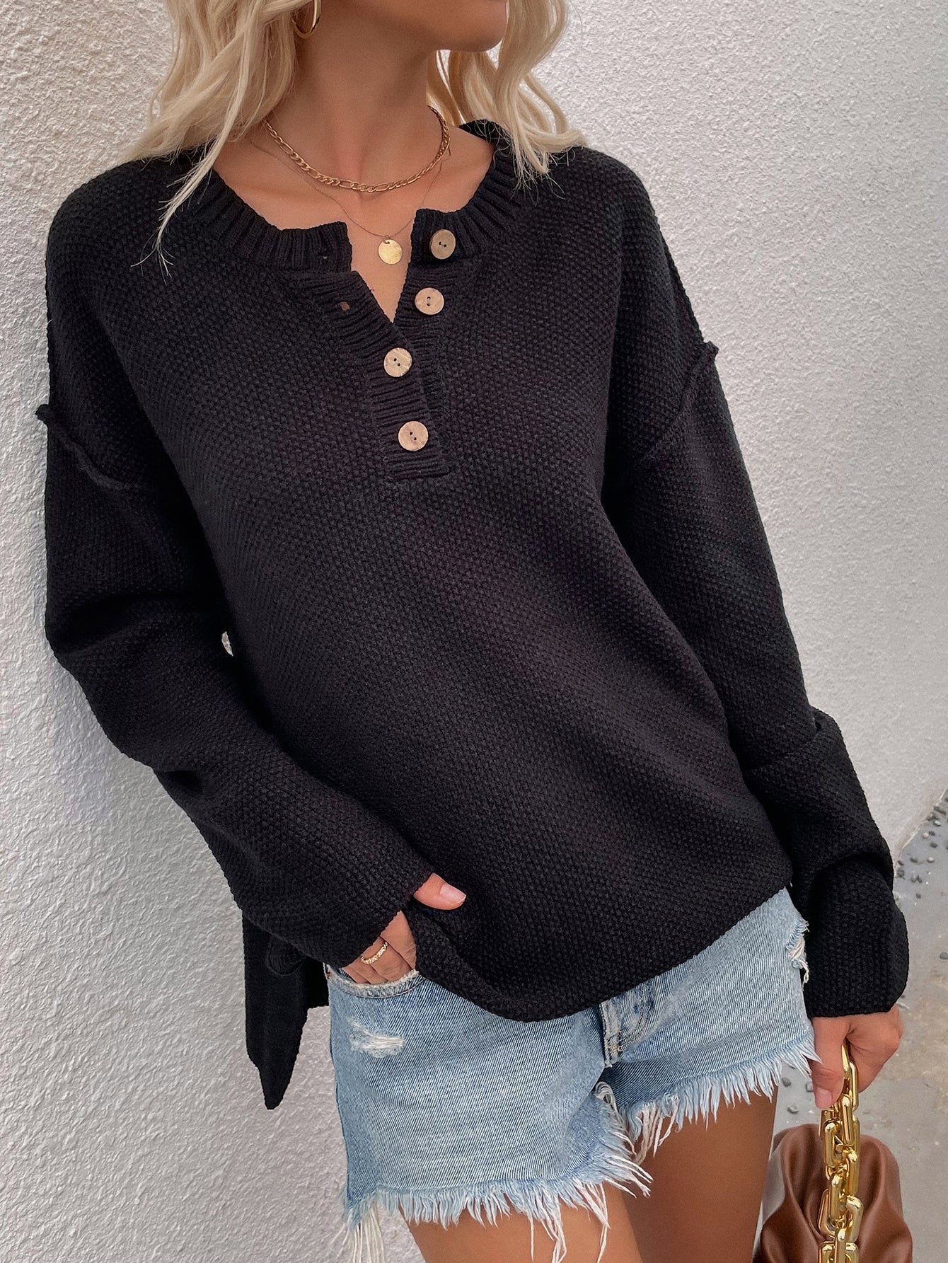 Effortlessly Elegant Sweater with a Timeless Design