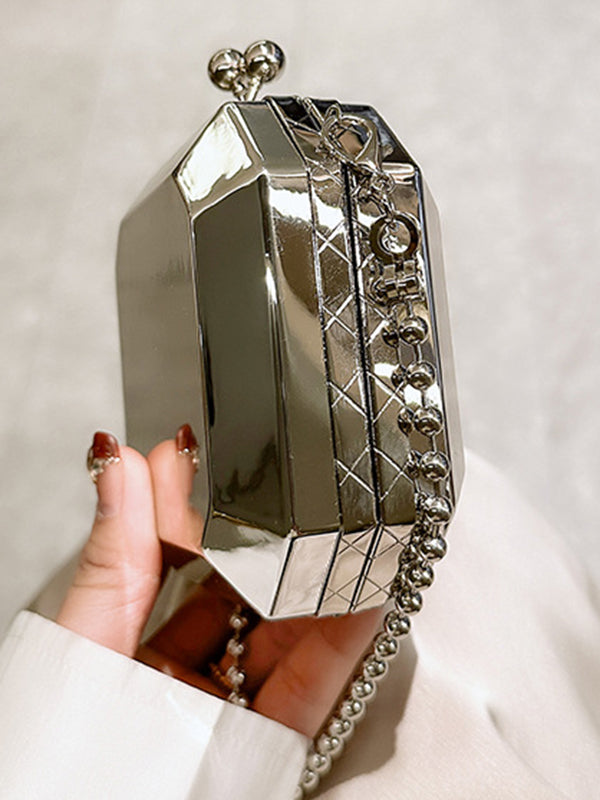 Well Tailored Bag with a Graceful Silhouette