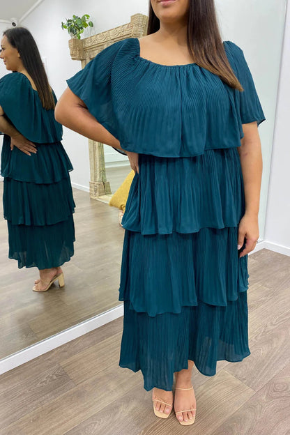 Well Tailored Dress with a Graceful Silhouette