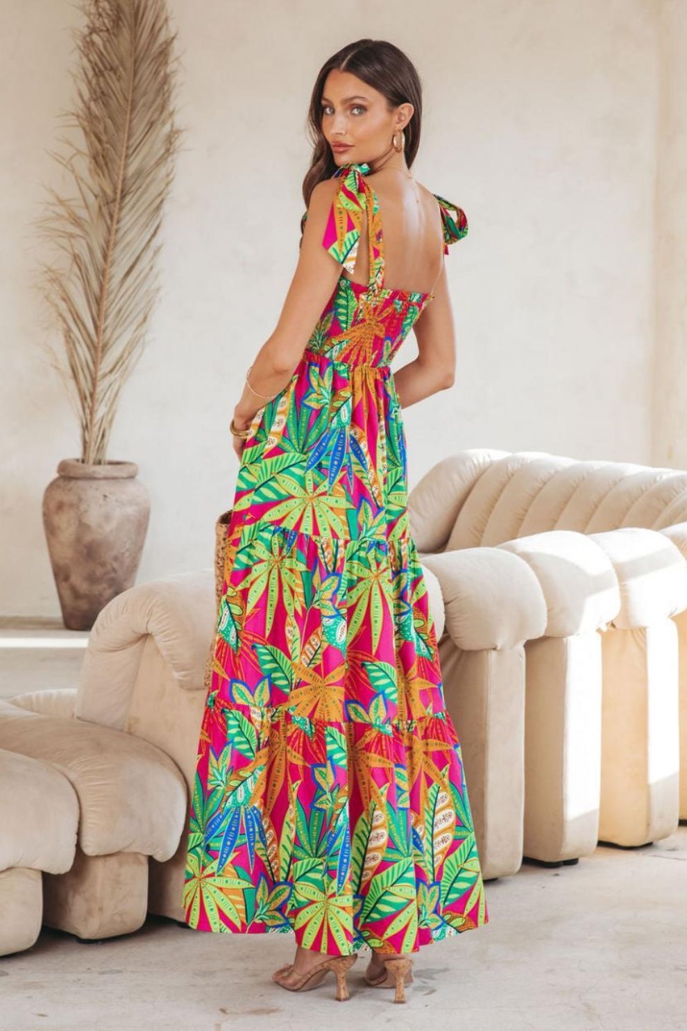 Beautifully Finished Dress in a Timeless Design