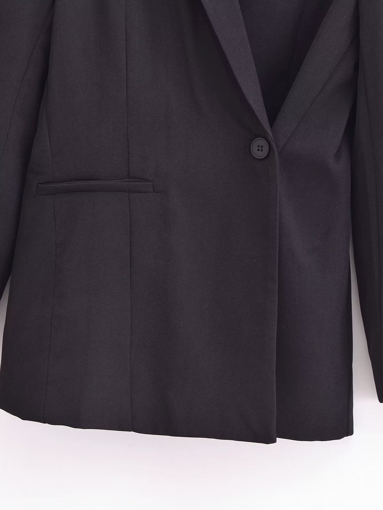 Effortlessly Elegant Garment with a Timeless Design