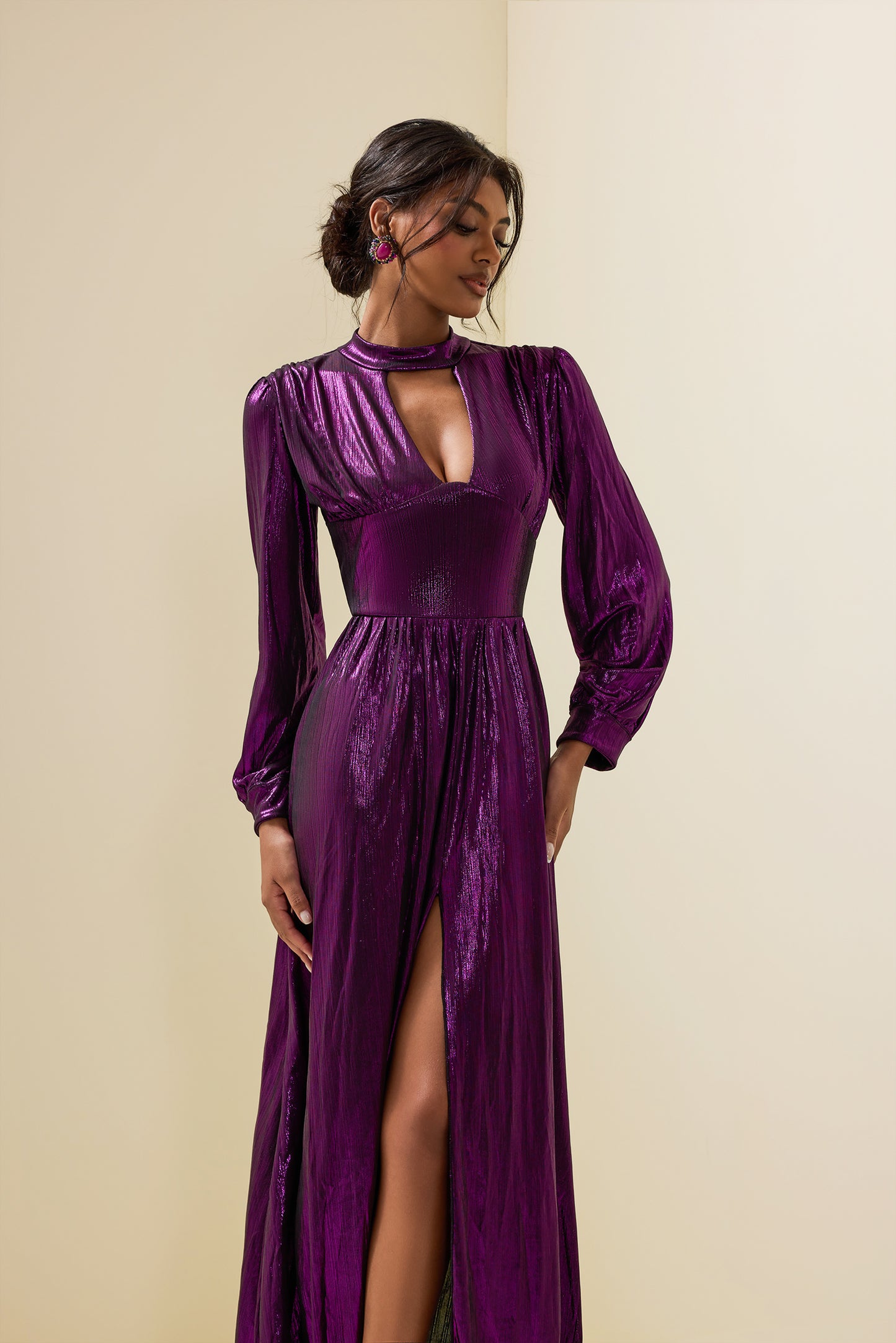 Beautifully Finished Dress in a Timeless Design